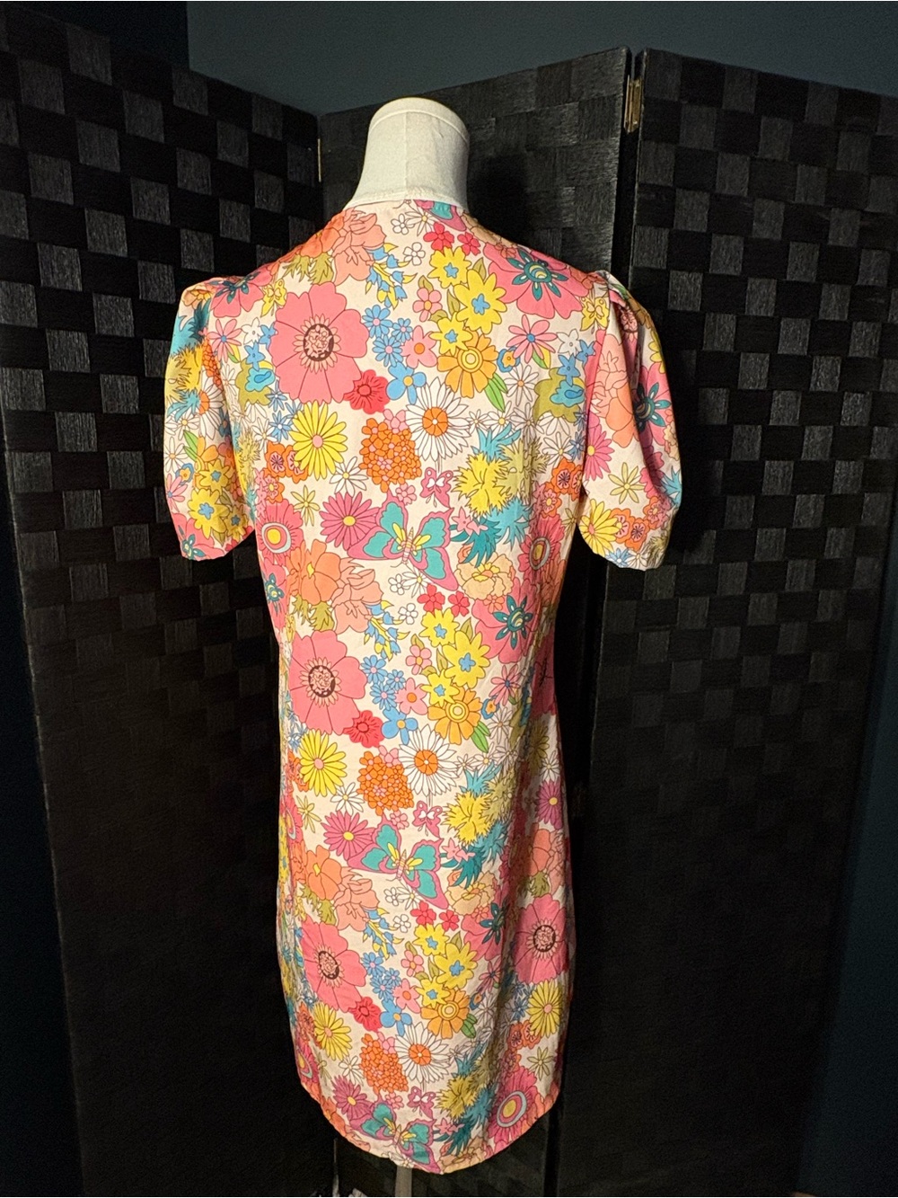 Pink Floral Button Front Scallop Trim Puff Short Sleeve Mini Shift Dress - Picture 5 of 7